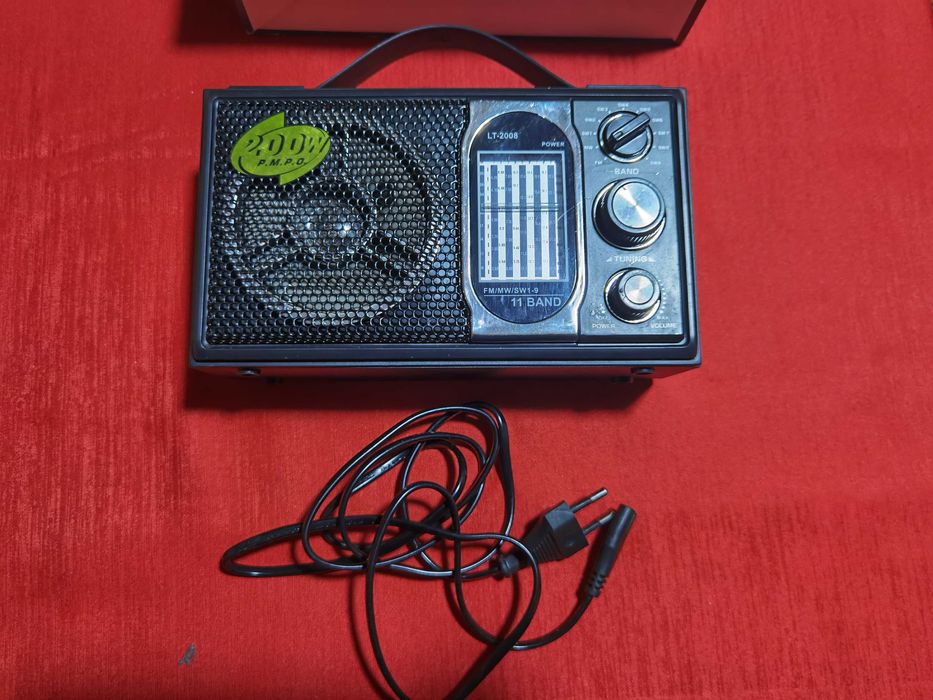 Продавам 2 броя радиа с щепсъл и батерии