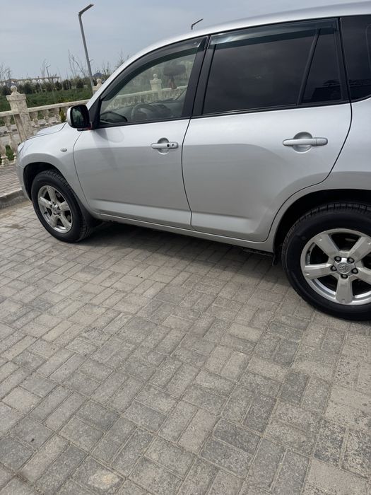 продается toyota rav4 2008