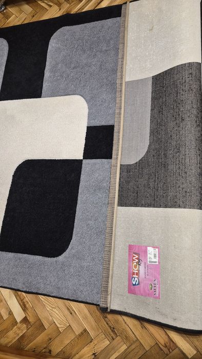 Продавам сиво бял вълнен килим 150/233