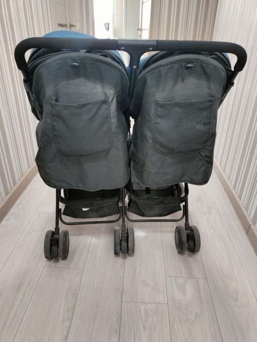 Коляка для двойняшек