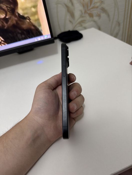 Продам Iphone 15 256gb