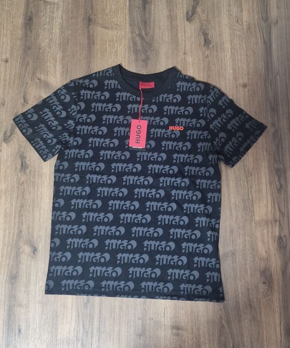 Vând tricou hugo