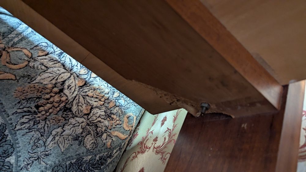 Журнальный столик на колесах