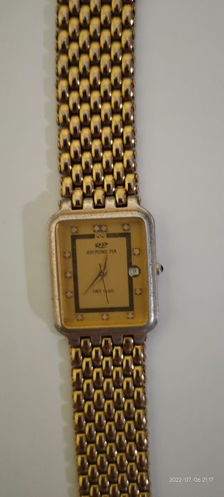 Два прекрасни дамски часовника