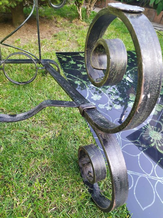 Уникат ! Маса ковано желязо + плот закалено рисувано стъкло .