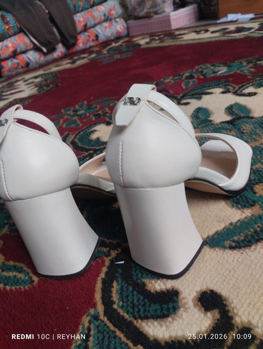 Босоножкию сатылады