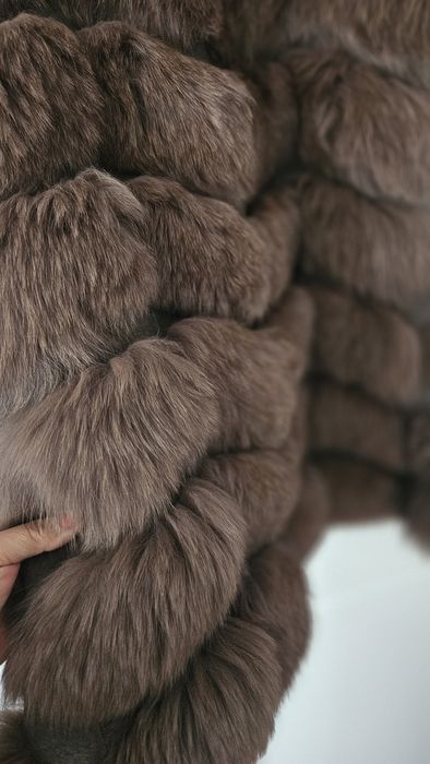 Haina blana vulpe mâneci detasabile