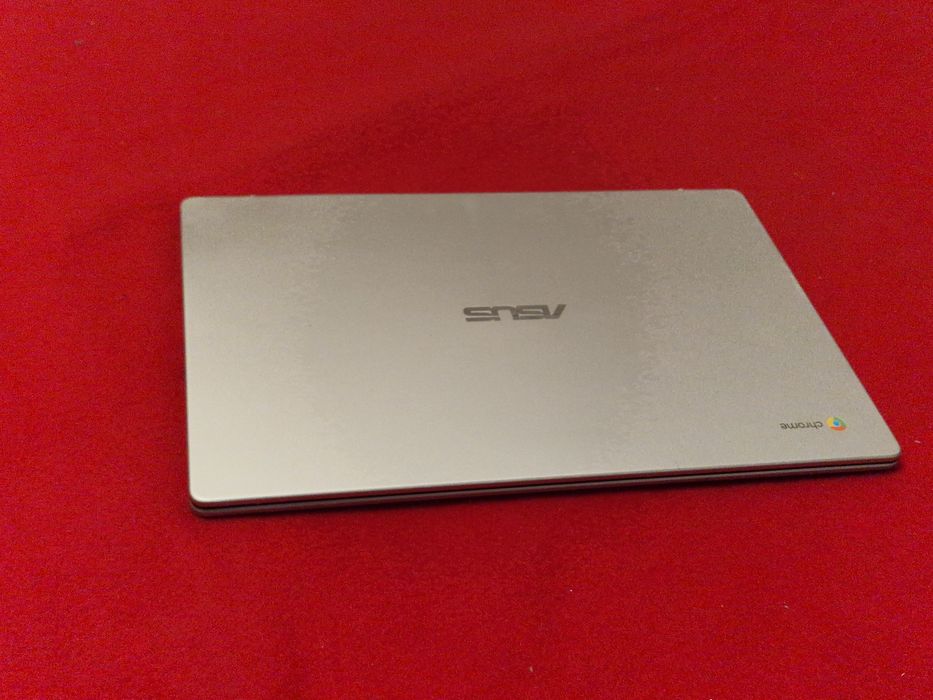 Laptop Asus cu probleme la display