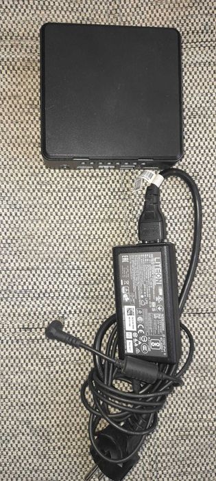 Vând calculator Intel® NUC procesor Intel® Core™ i5 de generația a 7-a