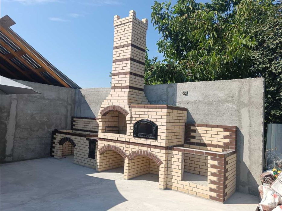 Grătar de Grădină Complet Echipat – Cărămidă Arsă și Design Funcțional