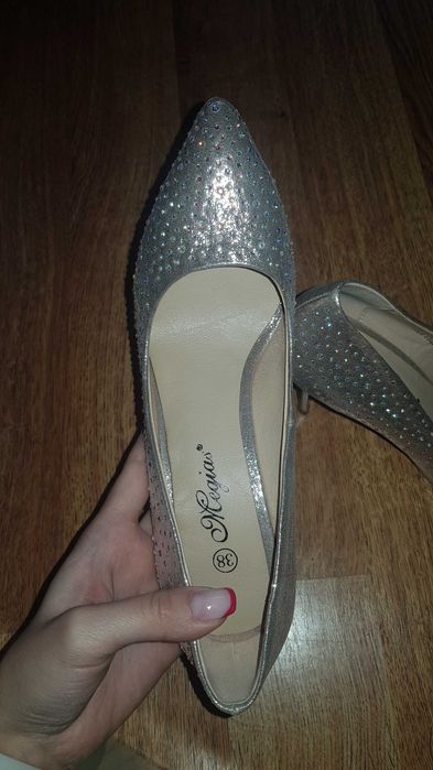 Лилава бална рокля