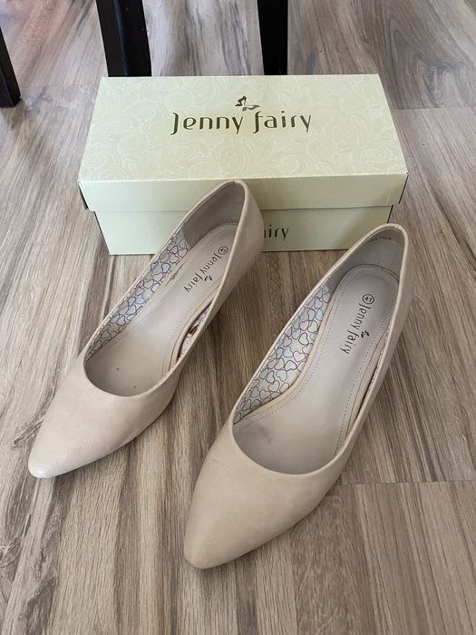 Обувки на ток и мокасини