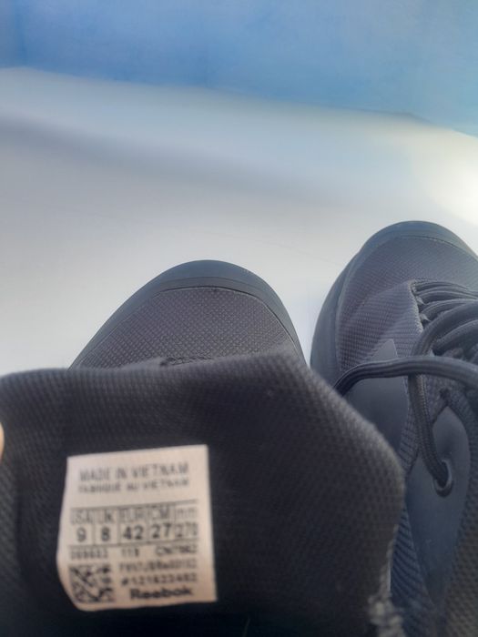 Продам мужские кроссовки