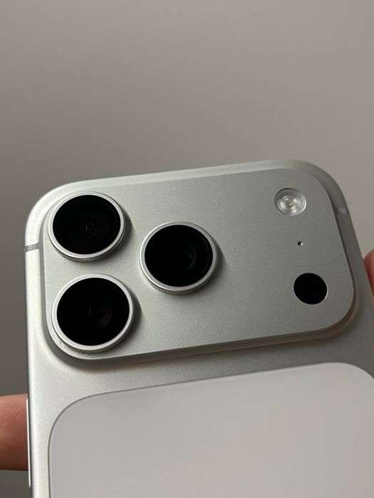 IPhone 17 Pro (256GB, Silver)