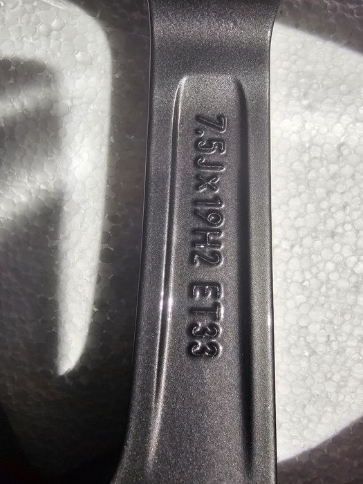 Jante Mercedes  AMG W205 două lățimi 19 " A205 401 65 00  , A205 401 49 00 , față  7,5Jx19H2  ET 33 și spate 8,5Jx19H2 ET 52  , Ronal Germania