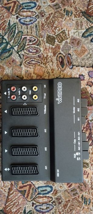 Лот от разпределител за аудио с-ма,кабели,5-ци,съединители и др.