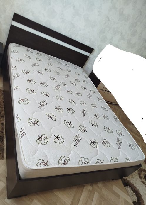 Продам кровать полутораспалтный