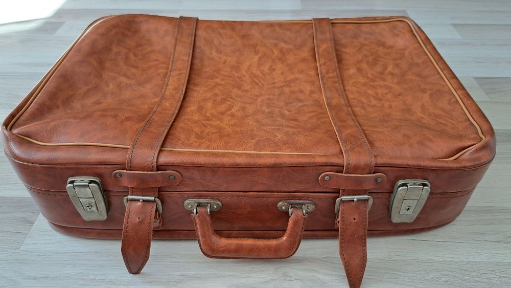 Geamantan model vechi anii '60-'70-'80