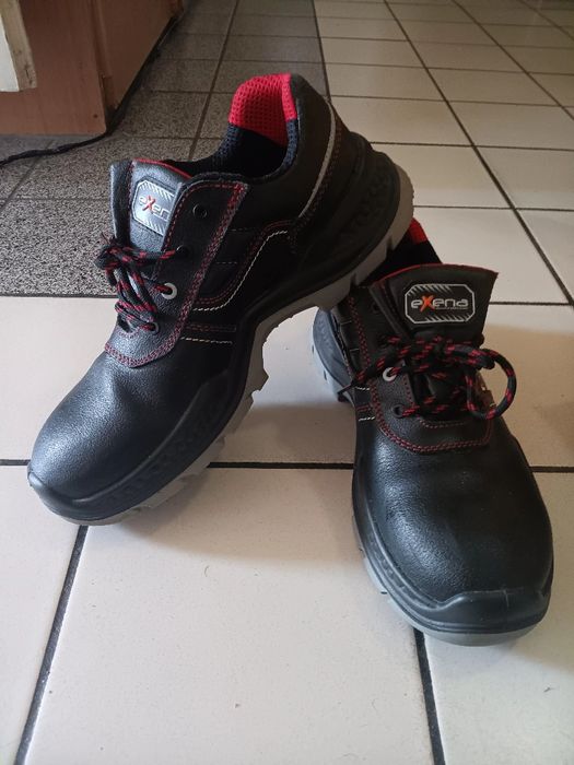 Работни обувки със стоманено бумбе