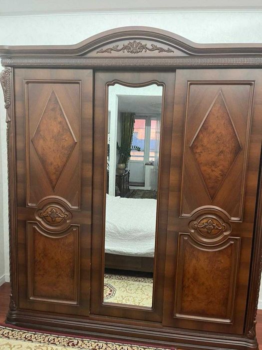 Продам спальный гарнитур без матраса