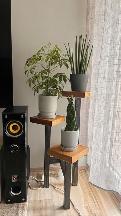 Стойка за пералня/сушилна. Стойки за цветя. Помощни маси.