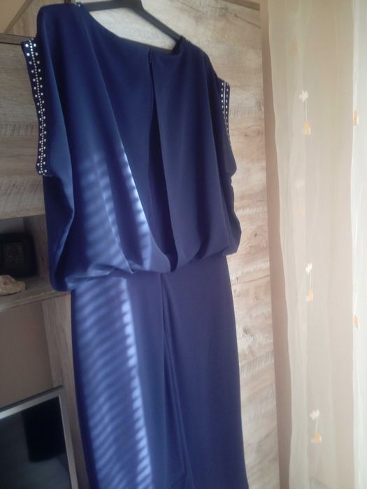 Продавам абсолютно нова рокля