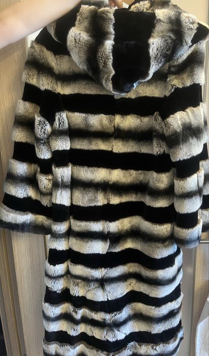 Шуба длинная оверсайз с капюшоном