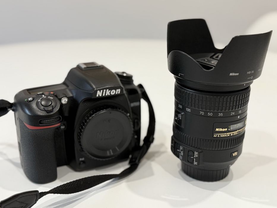 obiectiv Nikon AF-S DX 18-200mm F/3.5-5.6G ED VR II