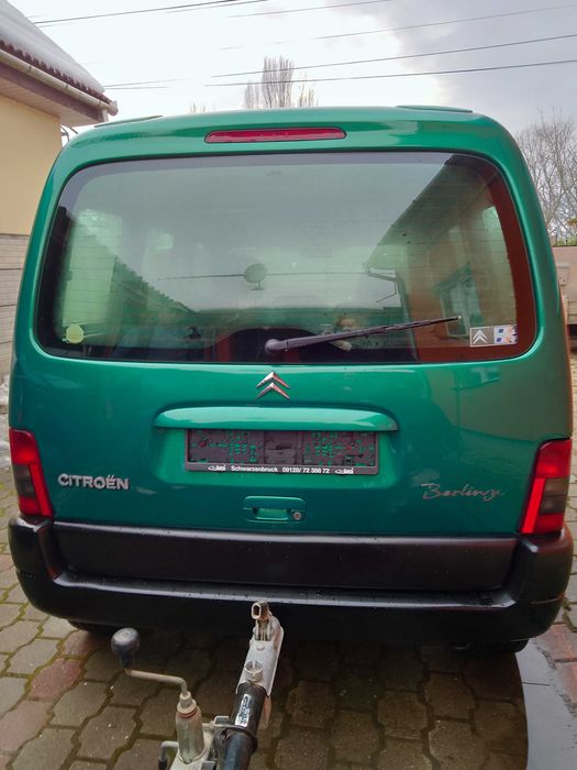Citroen Berlingo in cuplu cu remorca 750 kg