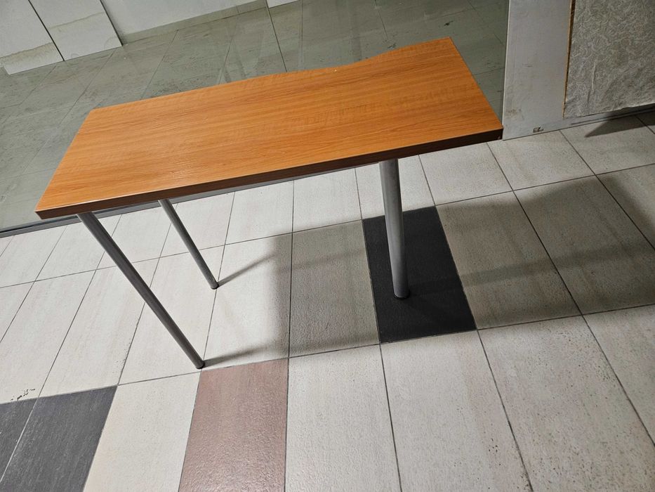 помощна масичка в чудесно състояние