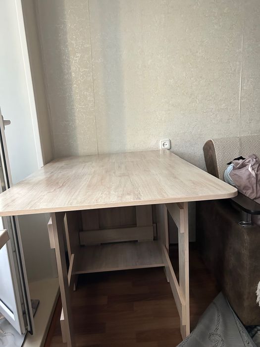 Стол кухонный для гостей
