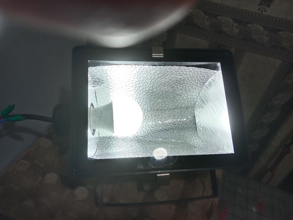 Продам фонарь новый