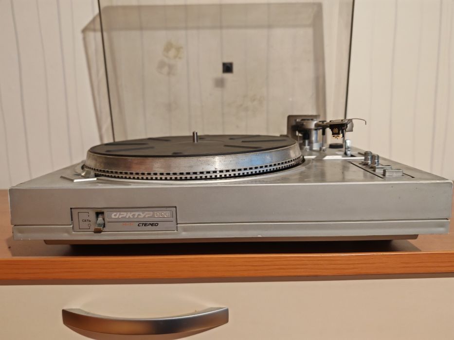 Грамофон Актур 006 - сглобен в ССР на базата на UNITRA G2021.