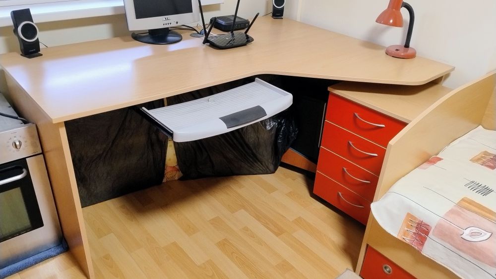 Бюро и шкаф към него