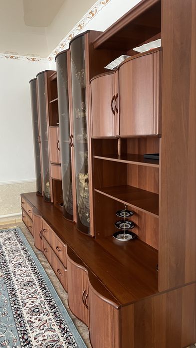 Продам красивый деревянный гарнитур