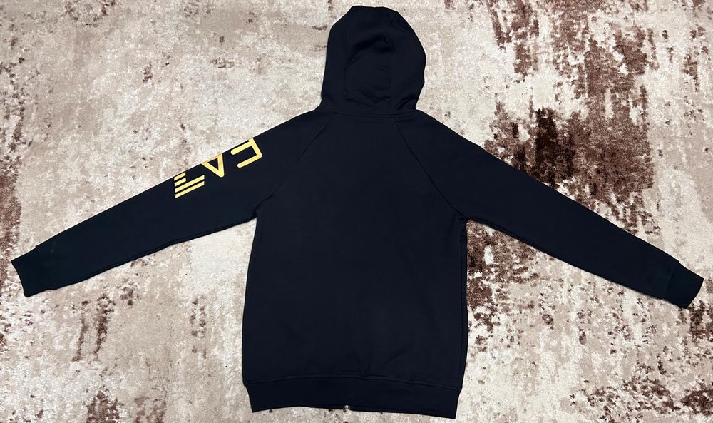 Vând compleu nou de bărbați Emporio Armani EA7