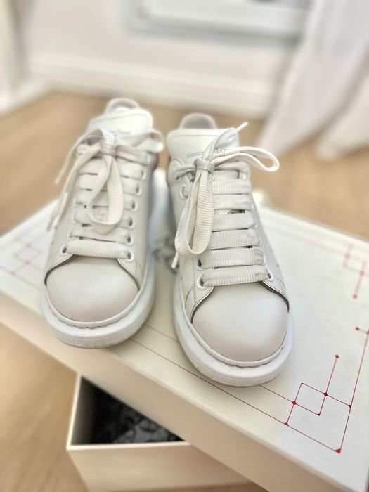 Snickersi Dama Alexander McQueen