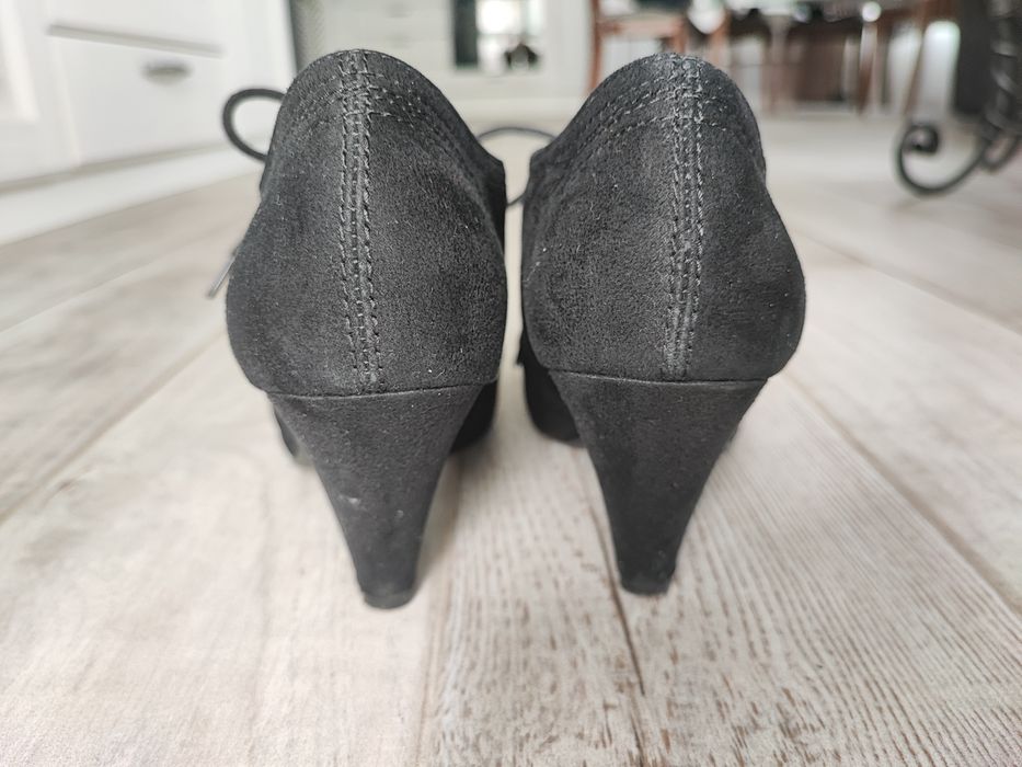 Дамски черни обувки за пролет и есен