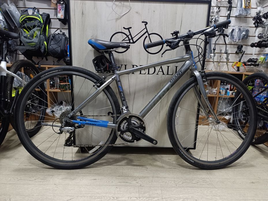 Giant FCR 3100 28 Shimano Acera 24 скорости алюминиевый гибридный вело