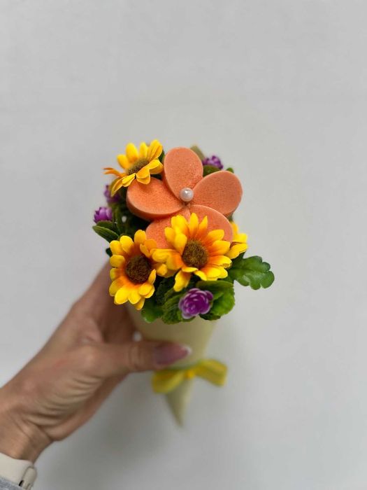 Букет с глицериново цвете