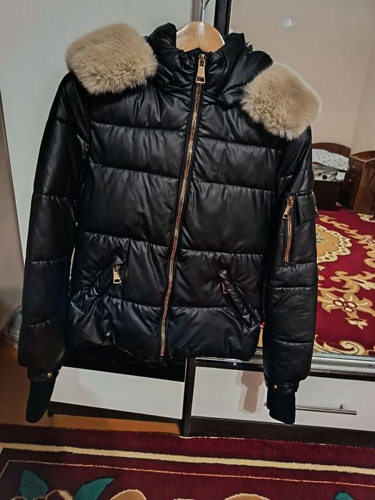 Qora puxavik kurtka
