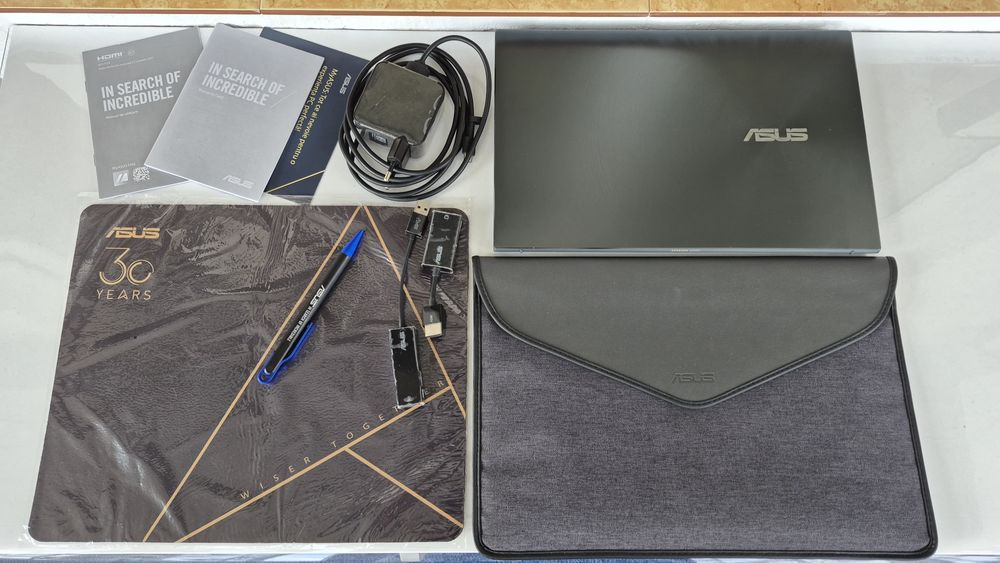 Asus ZenBook 14 UX425EA Extra Pack i7-1165G7, 16GB RAM, 1TB SSD Win 11