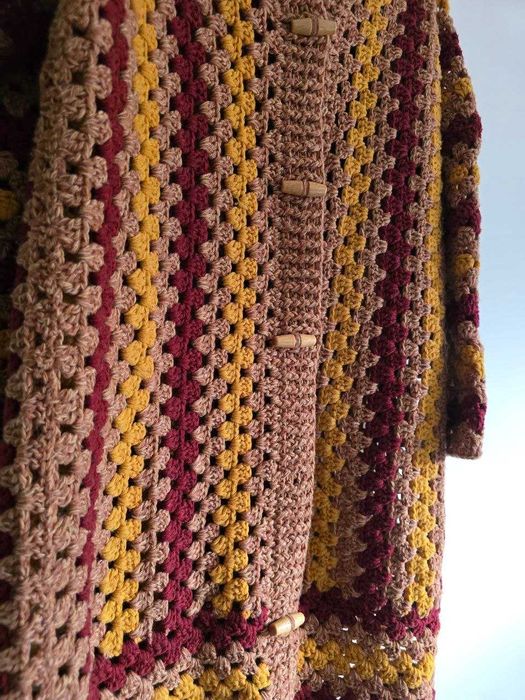 Ръчно плетено палто с качулка