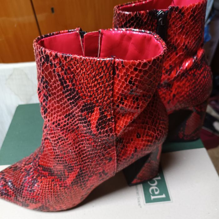 Дамски официални ботии