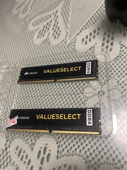 CORSAIR DDR4 рам памет 2x4 гб