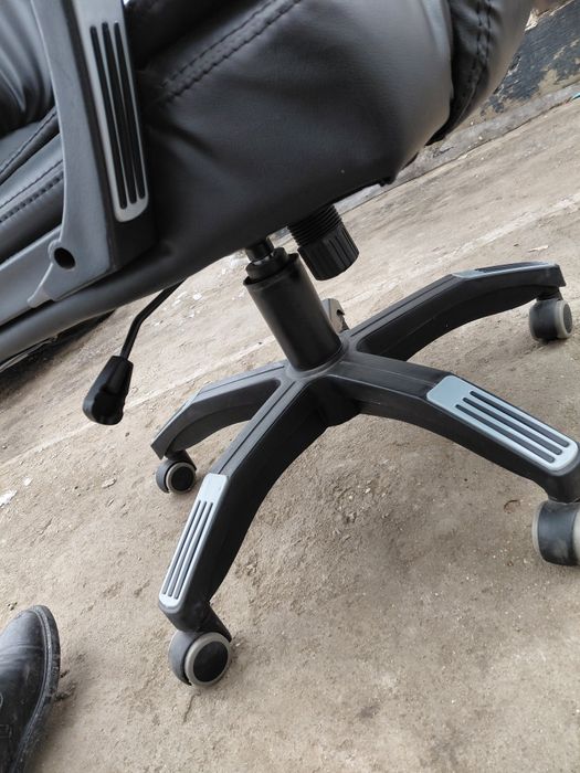 Продам Офисный Кресло