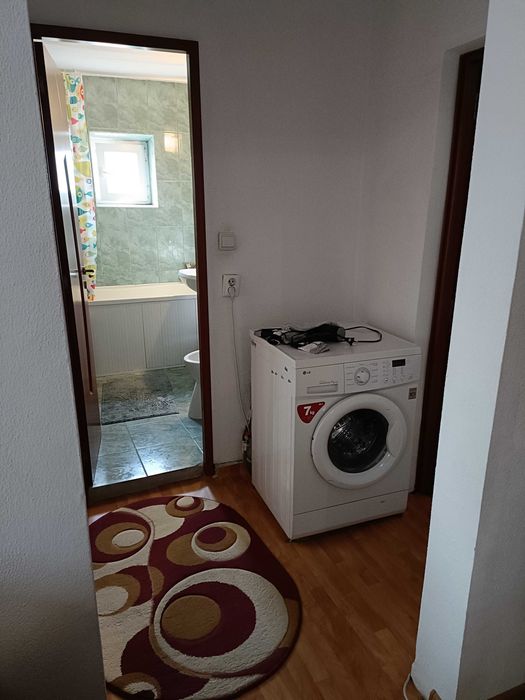 Închiriez apartament cu 3 camere pe str. Neagoe Vodă