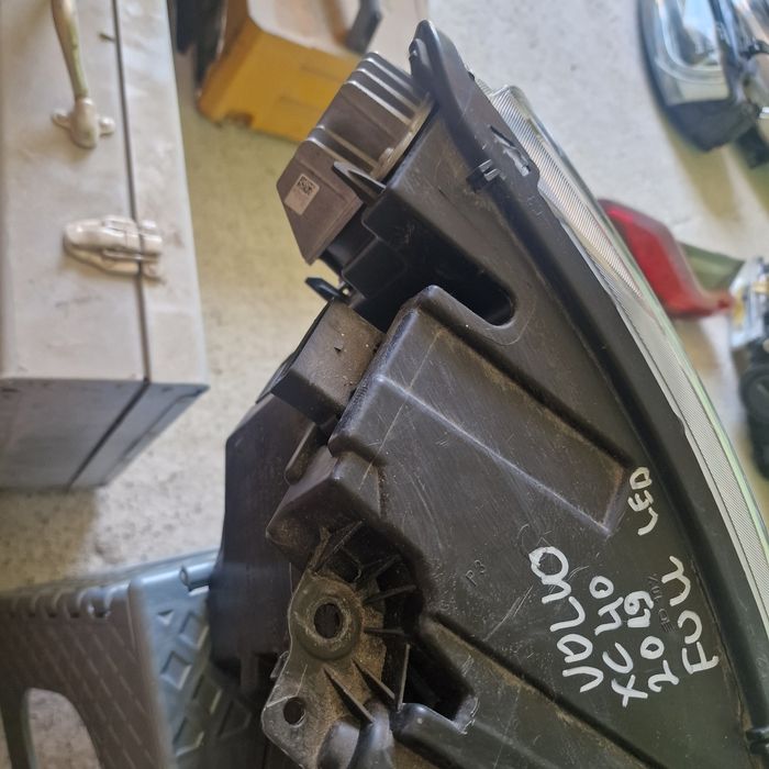 Volvo XC 40 2019 full led ляв фар