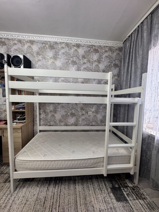 Продам двухярусную кровать
