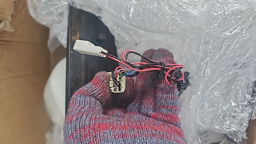 Продам зеркала с повторителем